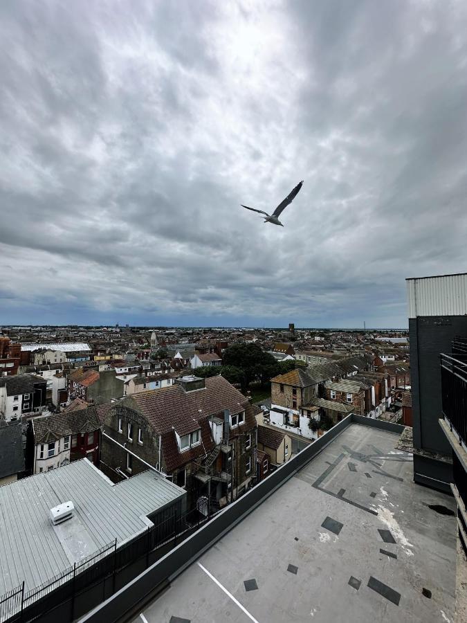 The Atlantis - Tower Apartments Great Yarmouth Bagian luar foto